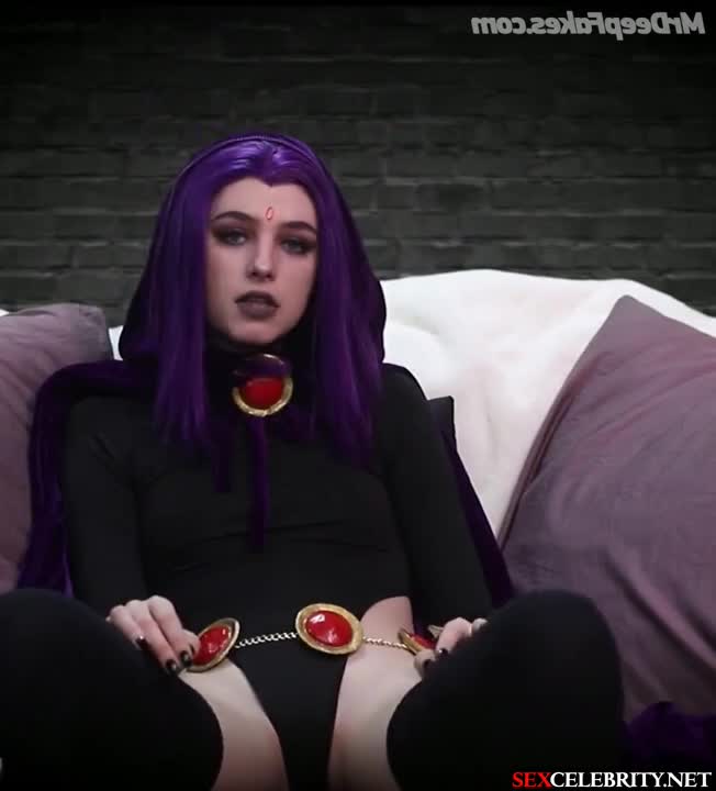 Cosplay girl quality time with sex toys - fake Teagan Croft - DeepFakesCeleb