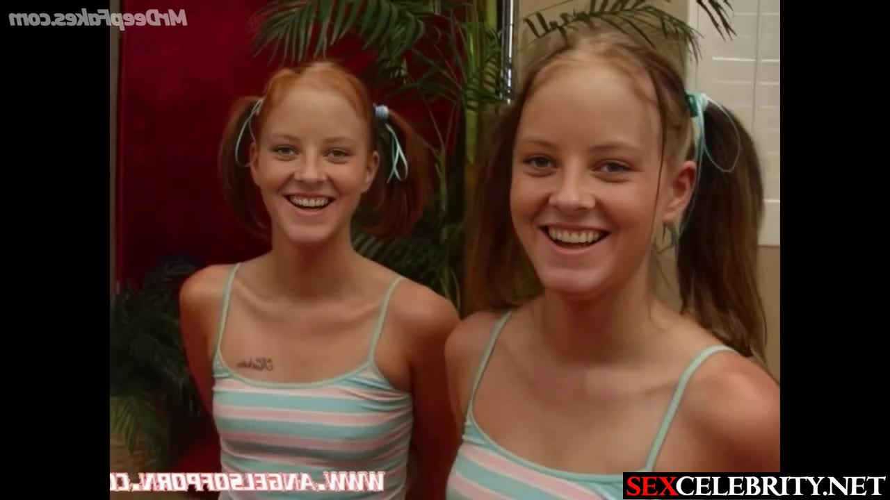 Nude Jodie Foster twins show off their sexy bodies - DeepFakesCeleb